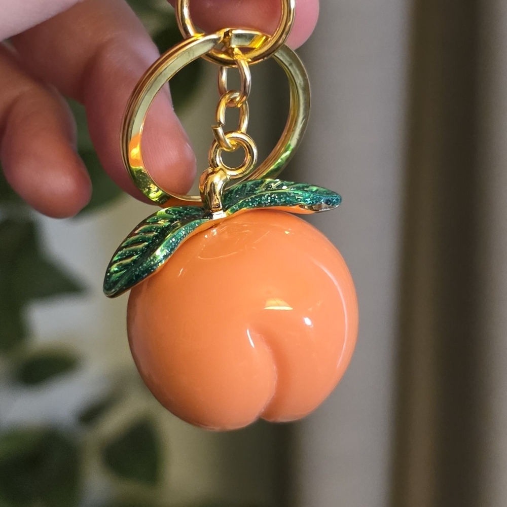 Peach Charm Keychain - Picture 4 of 4